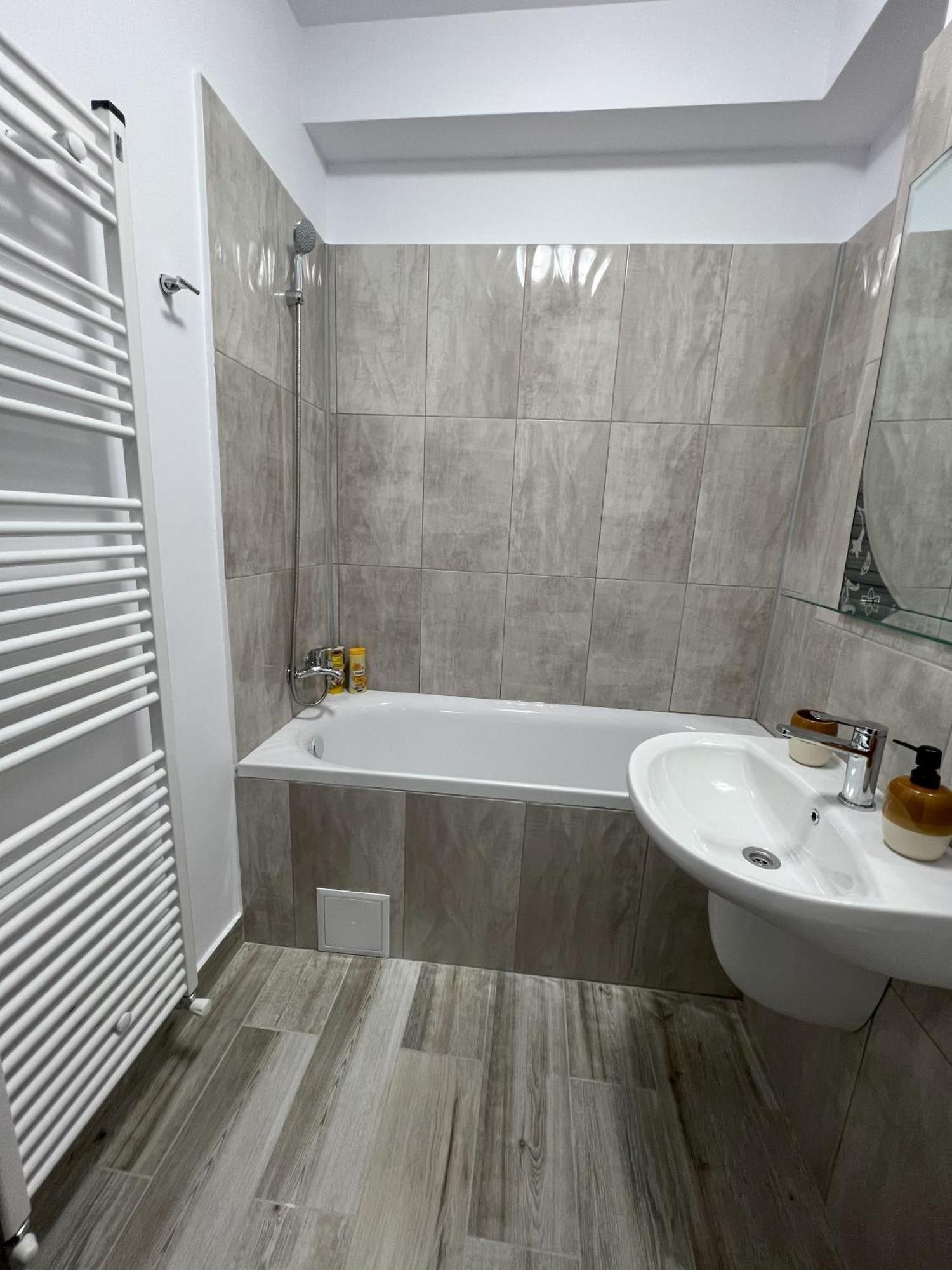 Refined Studio Haven At Exigent Plaza - 08 Bucureşti Exterior foto